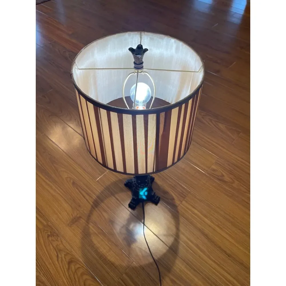 VTG Vintage Resin Turner Table Lamp